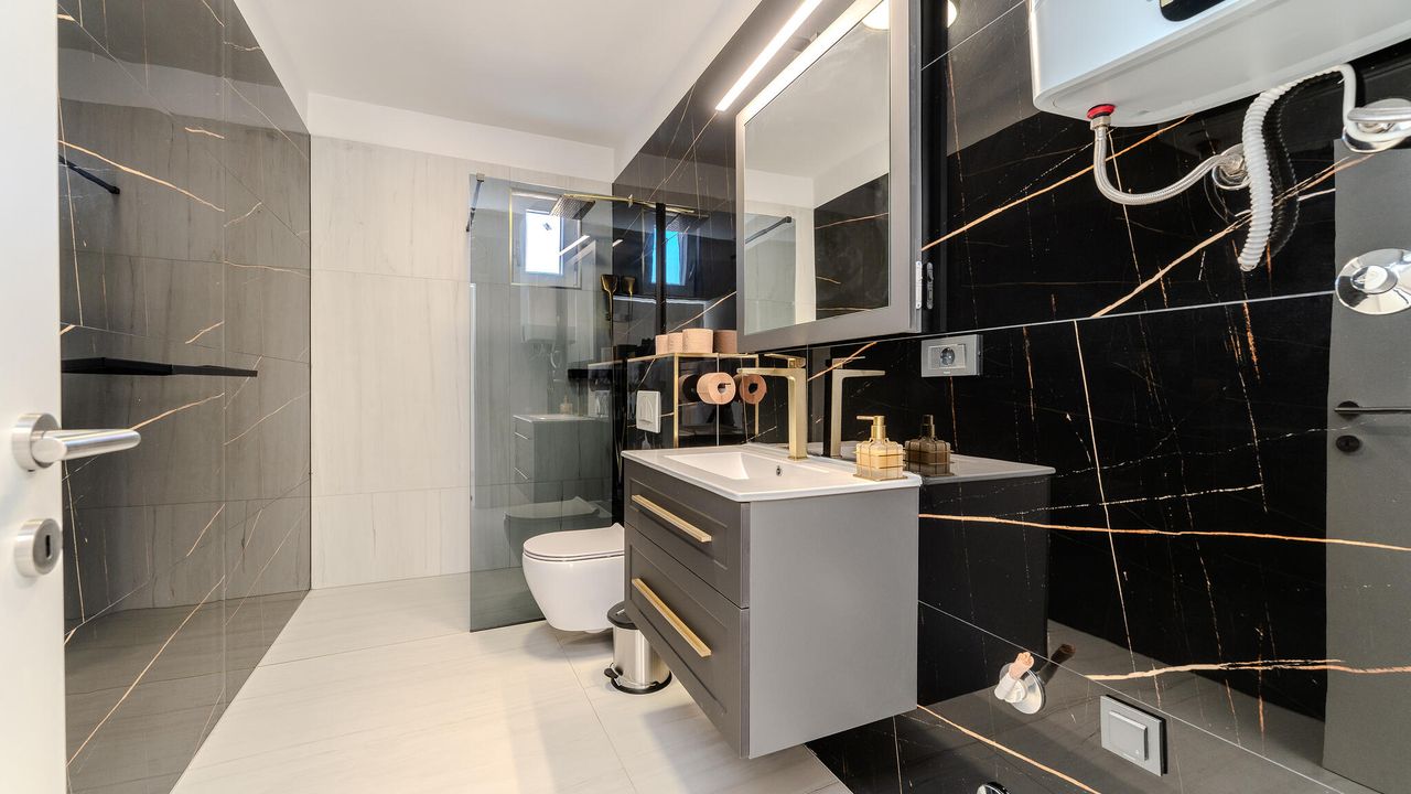 bathroom bathroom